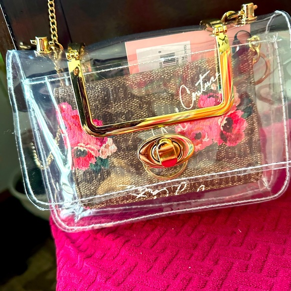 NIP Clear PVC Crossbody with gold chain. Gold hardware- wallet not included. - Picture 3 of 7